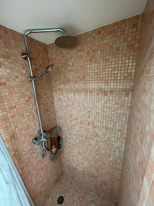 Chic City Retreat - Stylish Apartment In Bllok, Tiranë Eksteriør bilde