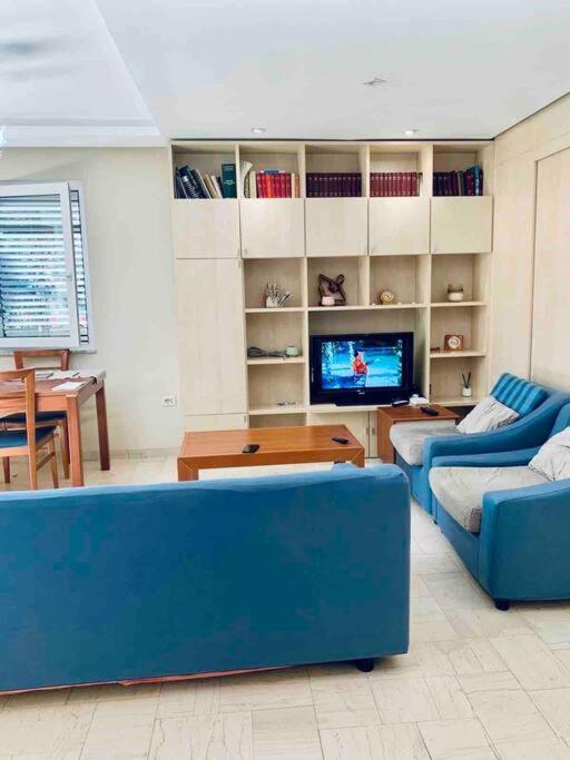 Chic City Retreat - Stylish Apartment In Bllok, Tiranë Eksteriør bilde