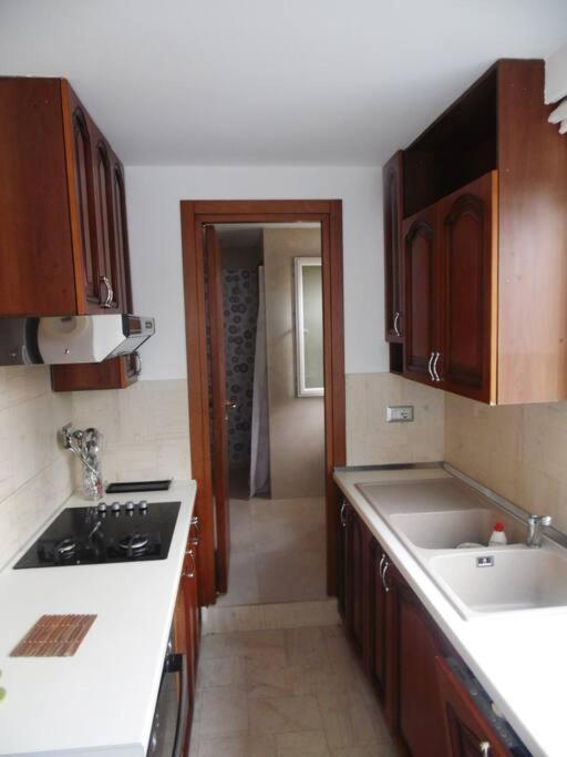 Chic City Retreat - Stylish Apartment In Bllok, Tiranë Eksteriør bilde