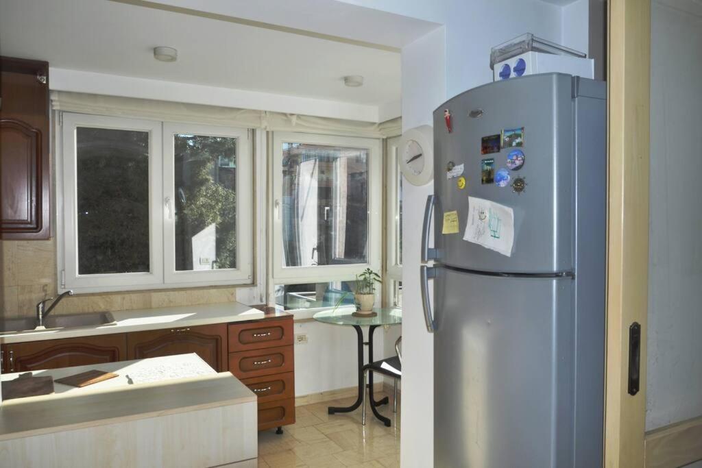 Chic City Retreat - Stylish Apartment In Bllok, Tiranë Eksteriør bilde
